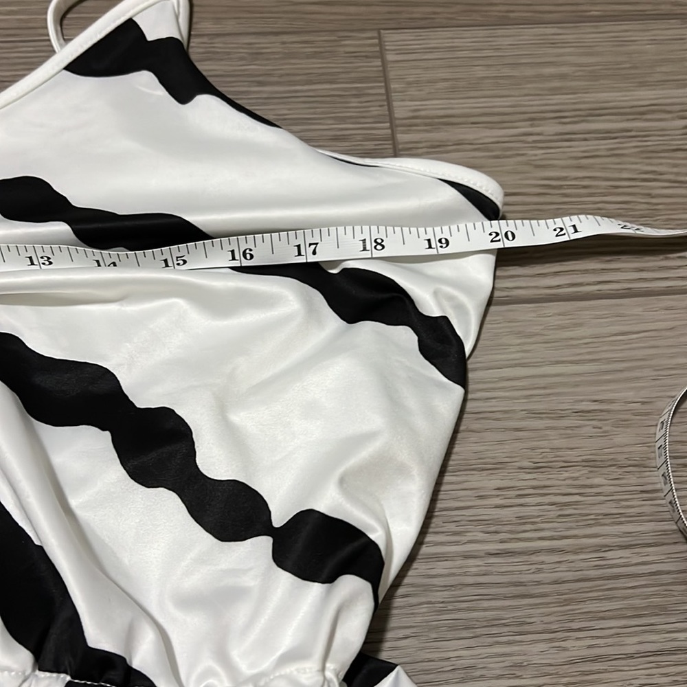 Dress - Picture 4 of 7